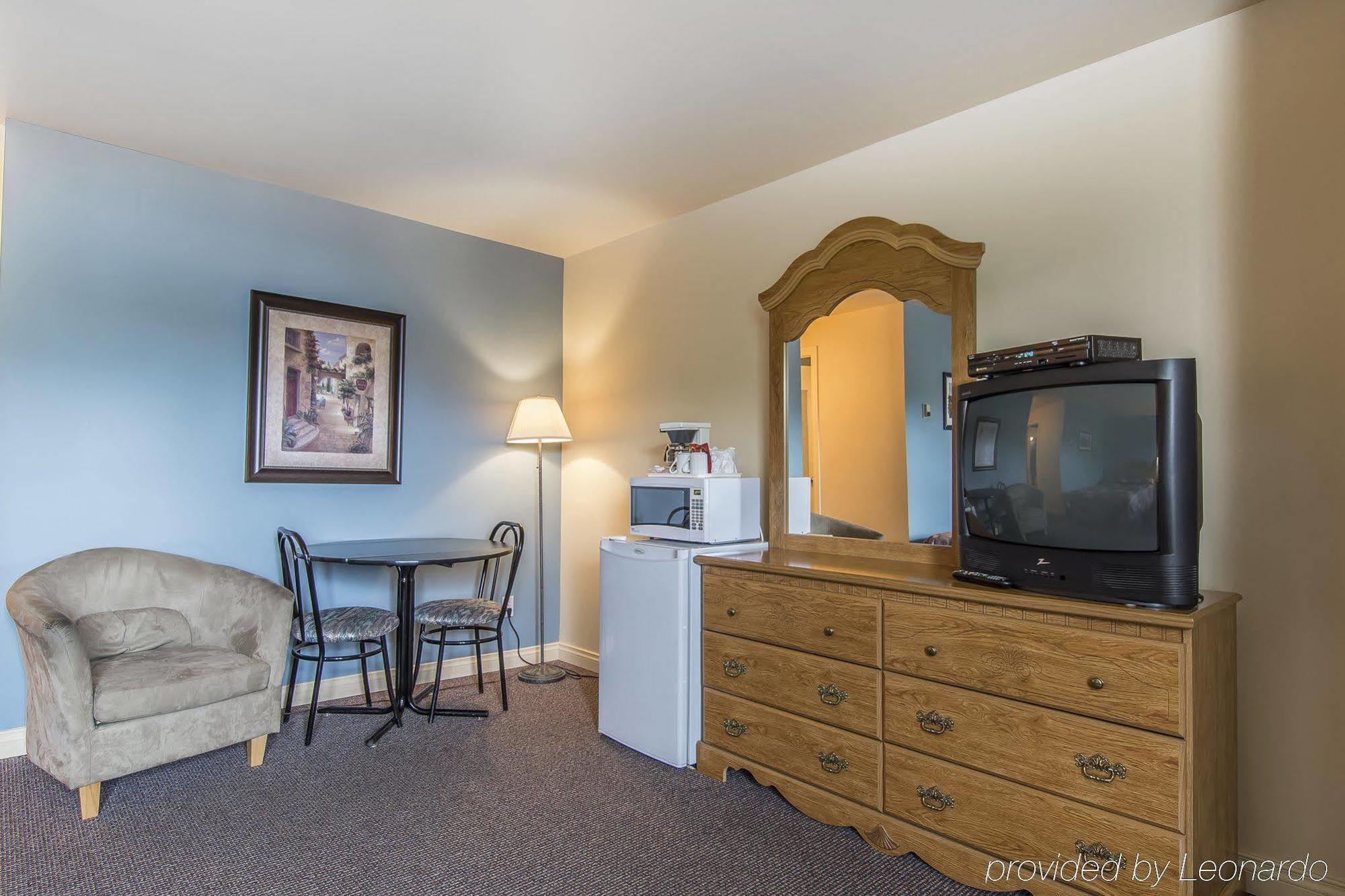 Econo Lodge Cabano Екстериор снимка