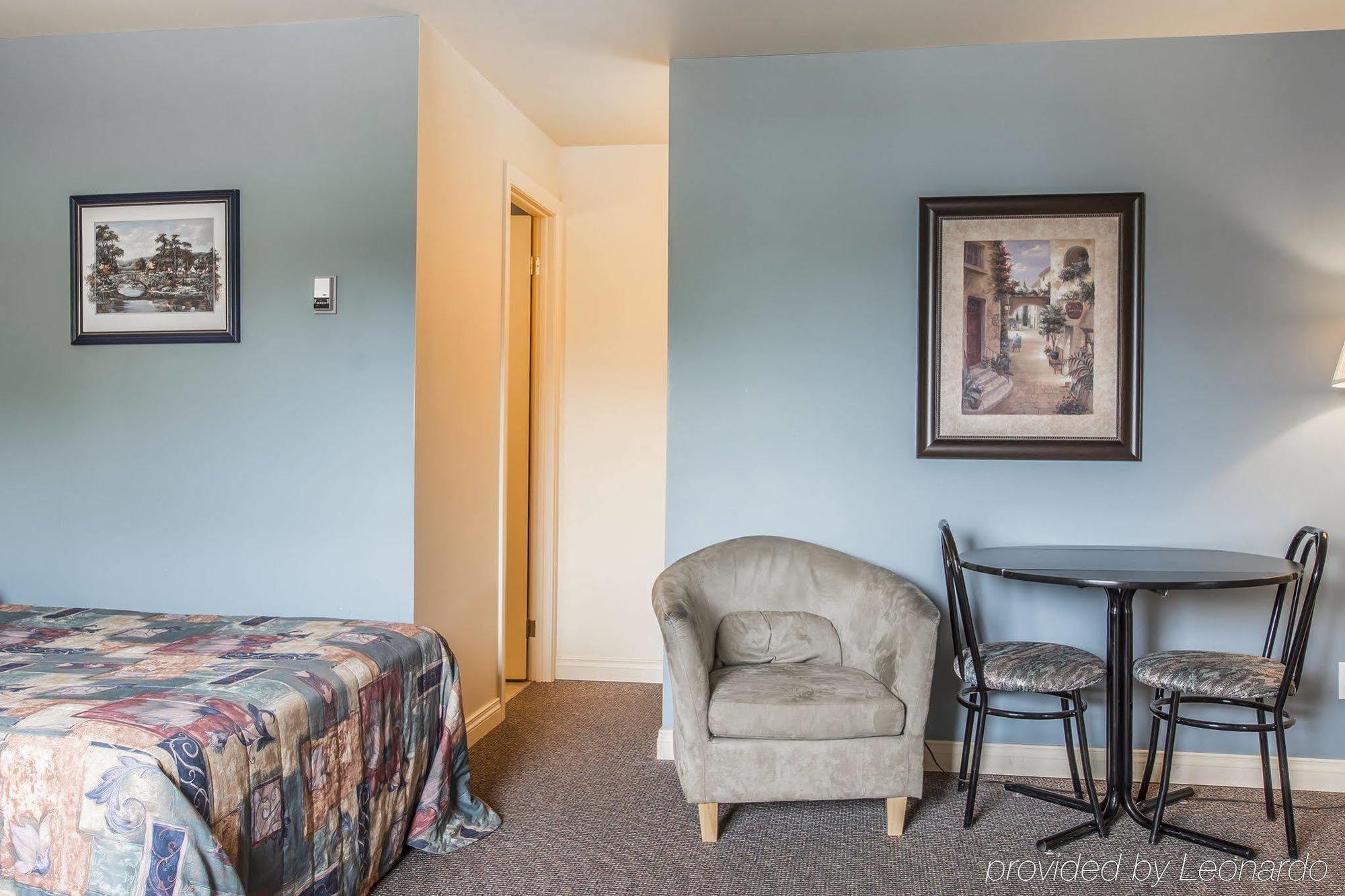 Econo Lodge Cabano Екстериор снимка