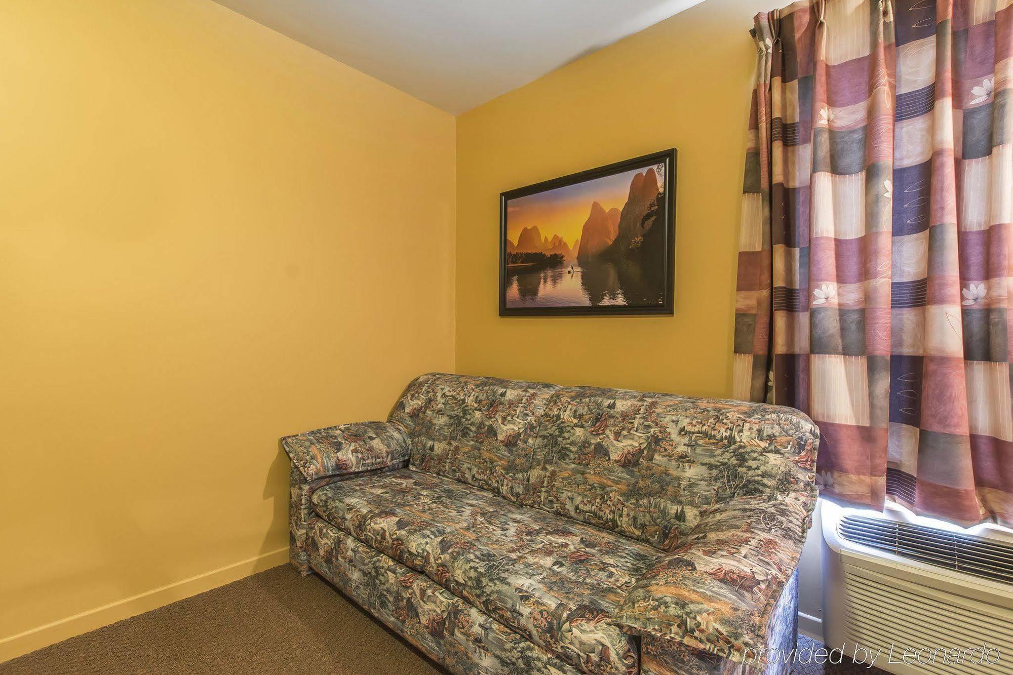 Econo Lodge Cabano Екстериор снимка