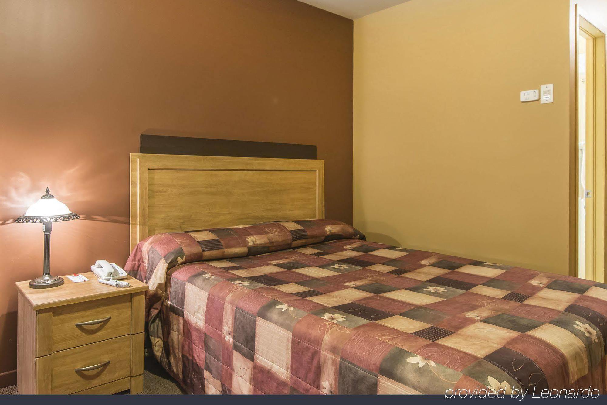 Econo Lodge Cabano Екстериор снимка