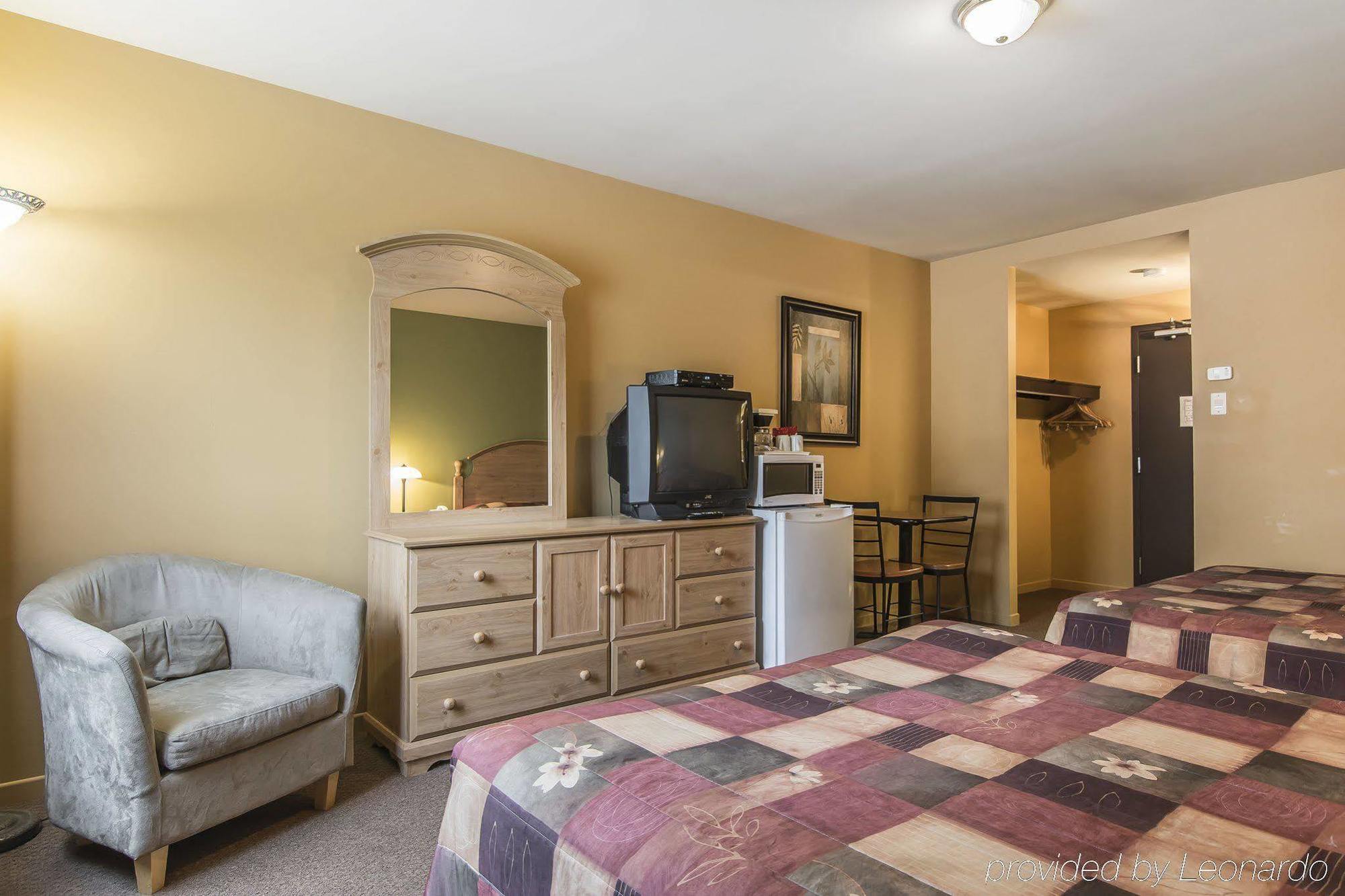 Econo Lodge Cabano Екстериор снимка