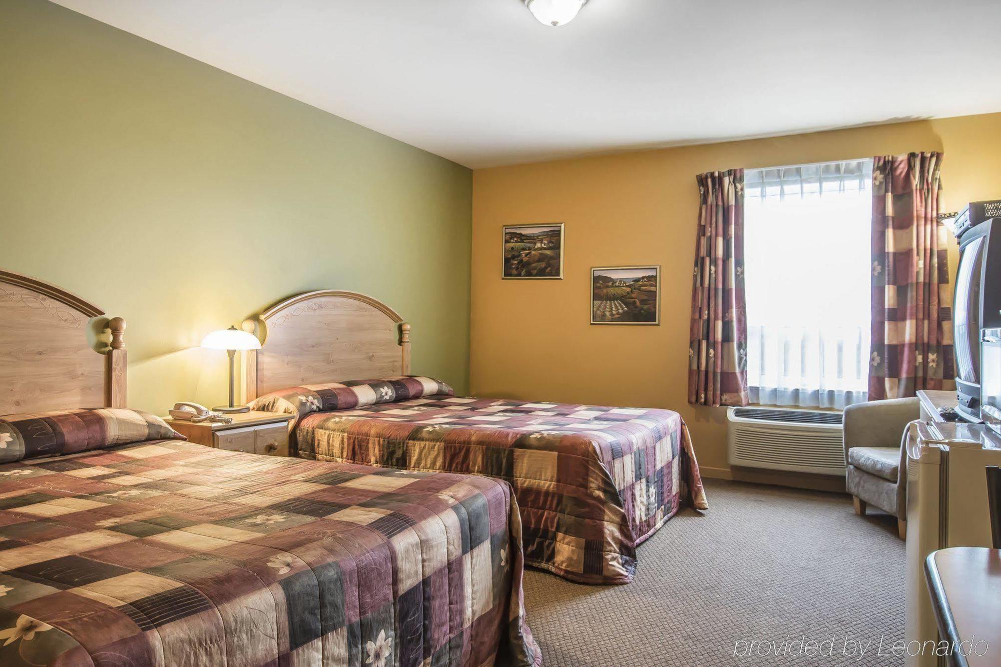 Econo Lodge Cabano Екстериор снимка