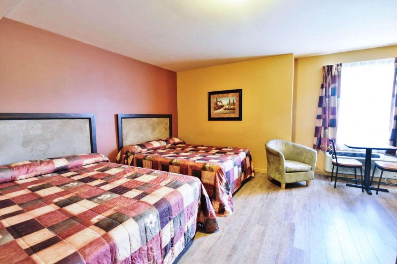 Econo Lodge Cabano Екстериор снимка