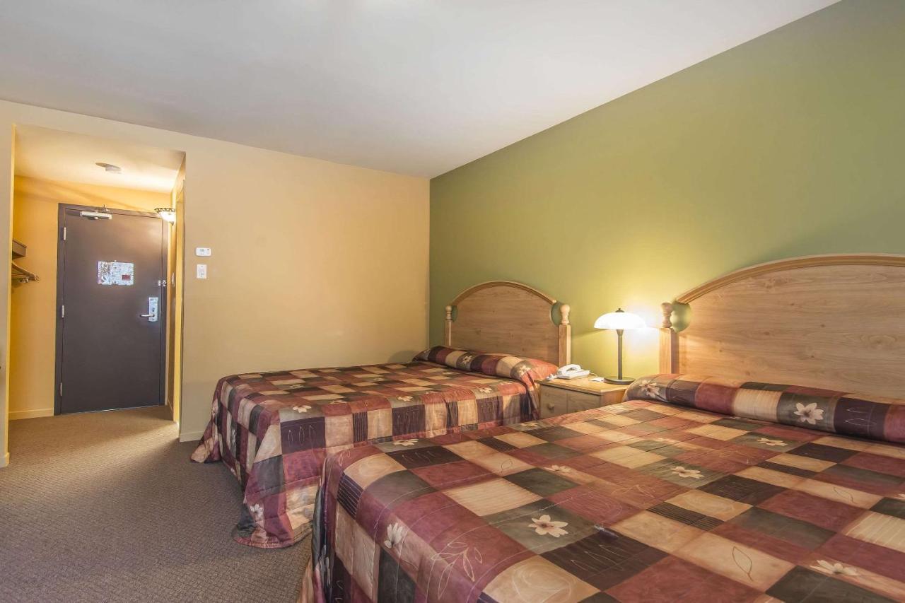 Econo Lodge Cabano Екстериор снимка